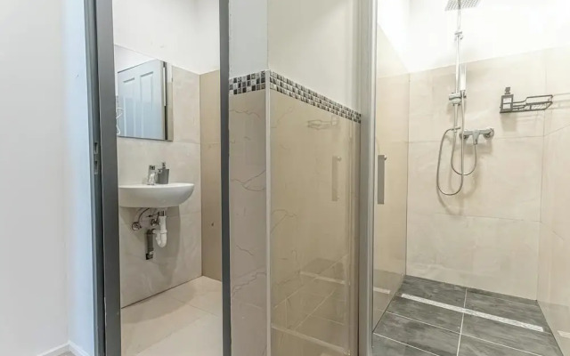 4BR Apt. for Groups 6-Min to Stadthalle
