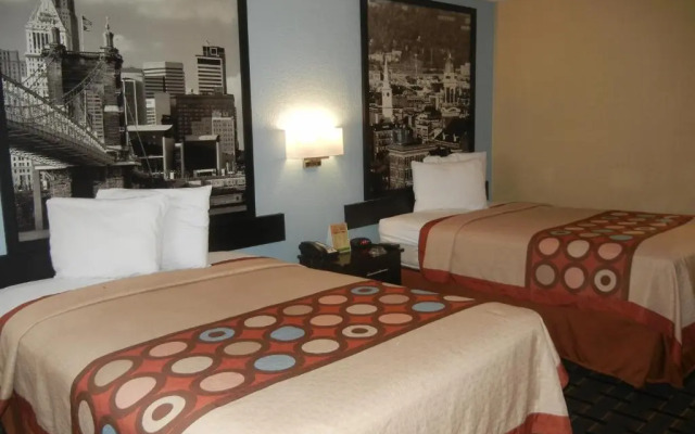 Super 8 Cincinnati OH