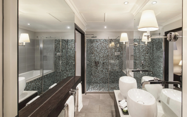 Отель Lux* Saint Gilles