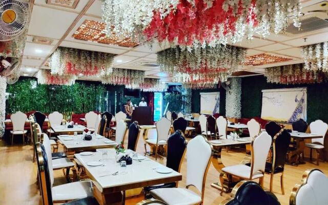 Hotel Rajwada Resort