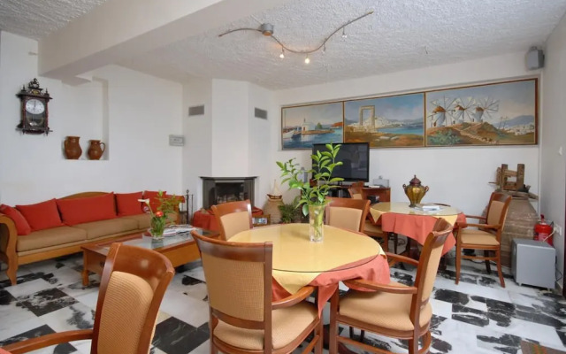 Barbouni Hotel & Studios