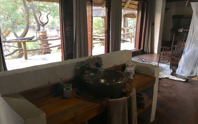 Toro River Lodges Big 5 Exclusive Safari