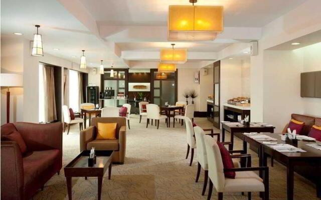 Holiday Inn Central Plaza