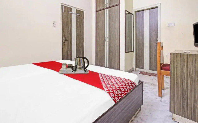 OYO 90738 Safari Residency