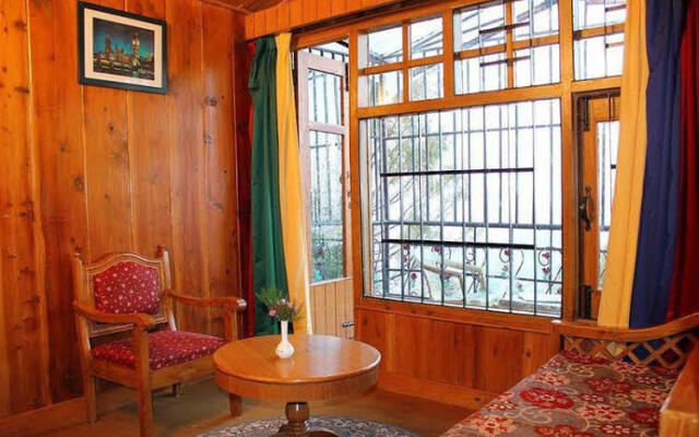 2 BR Rustic hut in Fagu, Shimla, by GuestHouser (912C)