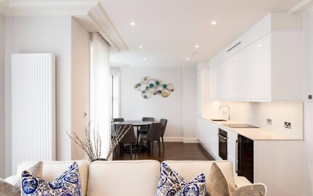 Light and Airy Central Three Bed Flat