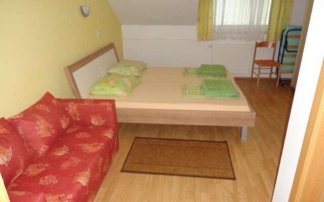 Tourist farm and beekeeping Salamun