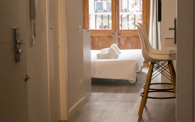 Happy People Sagrada Familia