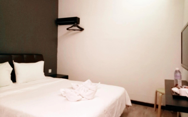 Sandy Hotel – Guest Rooms – Alor Gajah