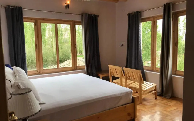 Raku Guest House