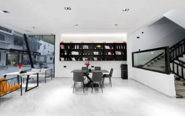 Oscar Shallow Lane Que Residence Hotel