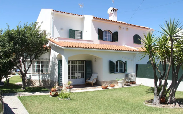 Sesimbra Stylish Villa by Homing