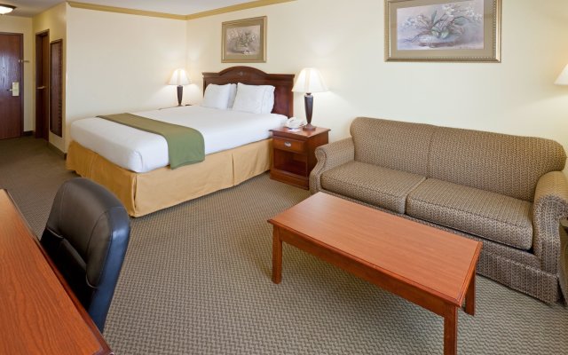 Holiday Inn Express & Suites Lake Worth, an IHG Hotel