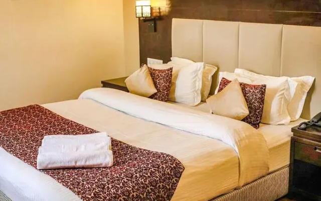 Fabhotel Gold Leaf I