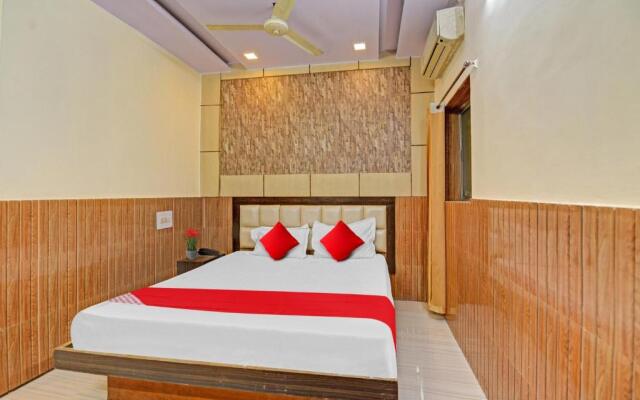 OYO 84859 Hotel Preet Palace