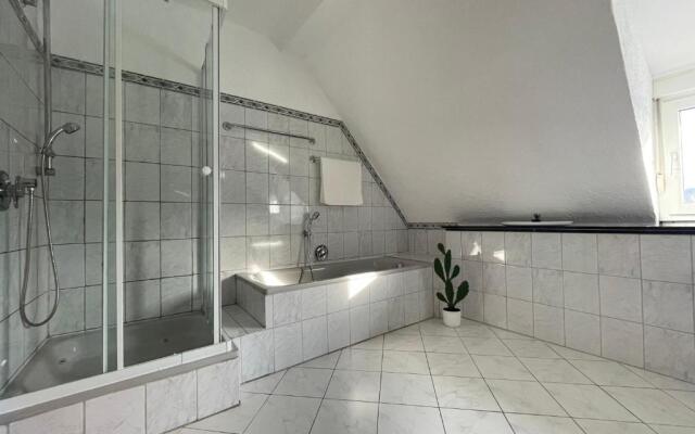 Suite Dilara by NINJA SPACES - 105QM Maisonette, Netflix, Garten, Parkplatz