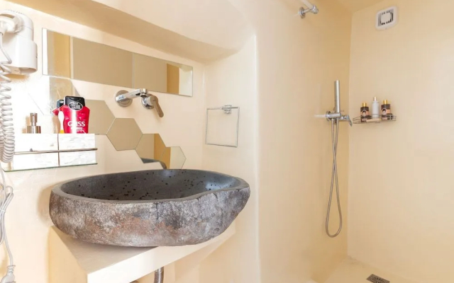 aniko suites Chora