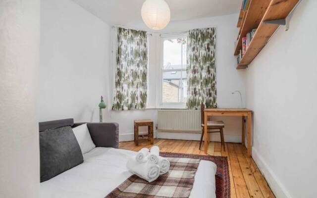 Homely and Spacious 4 Bed, up to 7 Guests, Dalston