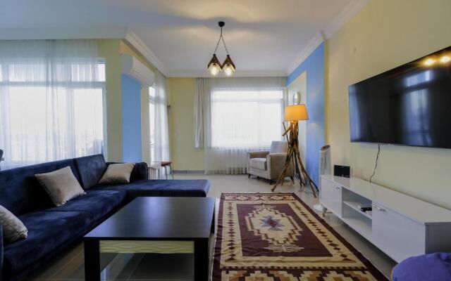 Central and Comfy Flat With Balcony in Muratpasa