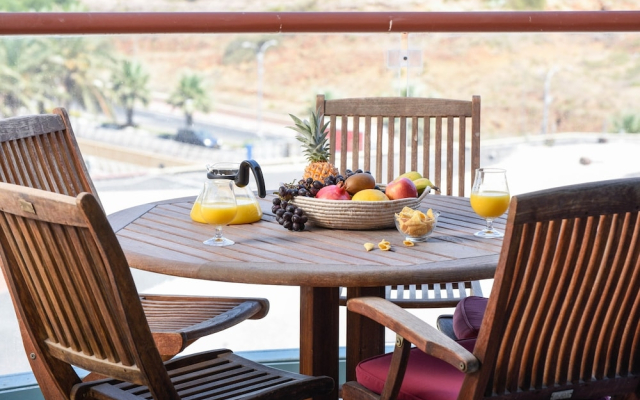 Marina Apartment With Stunning Views by Sea N' Rent
