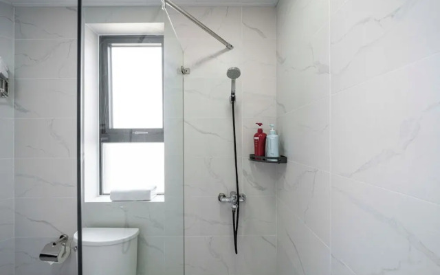 Tyms Elegant 4BR 2BA Apt in Xujiahui