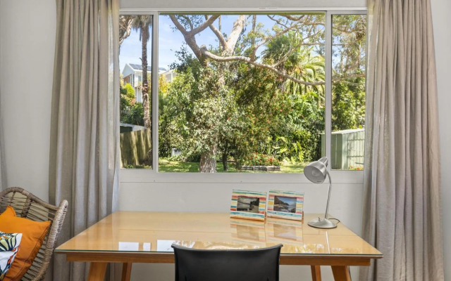 Stylish Family Beach House Walking Distance to 3 Beaches