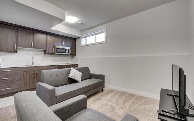 Three-Bedroom with Fireplace #41 Sunalta Downtown