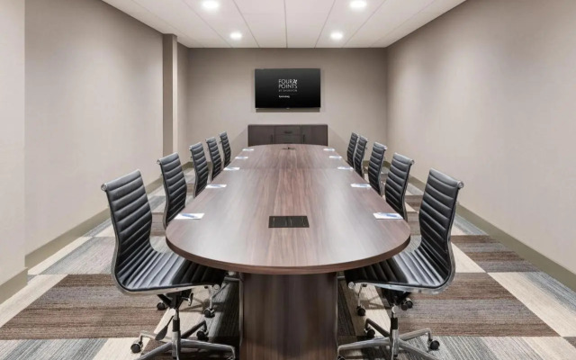 Radisson Hotel & Suites