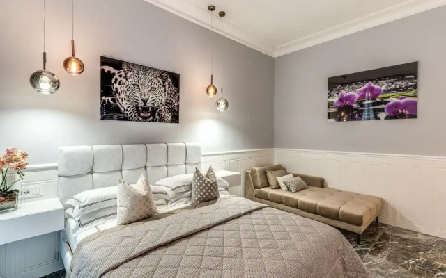 Spanish Steps Oasis Suites