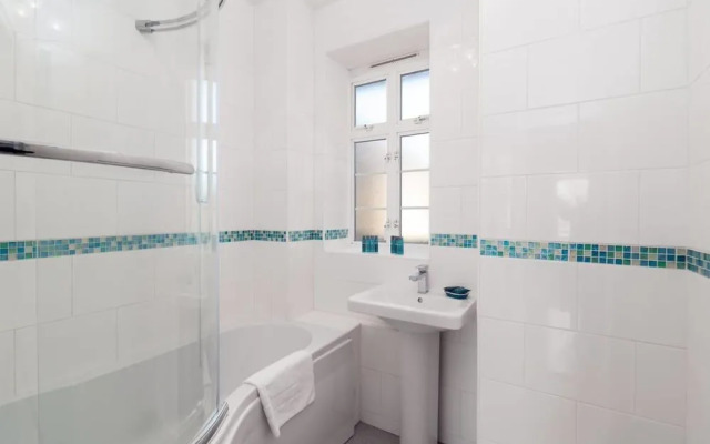 Cute 2BR Home Near Tower Bridge, 4 Guests