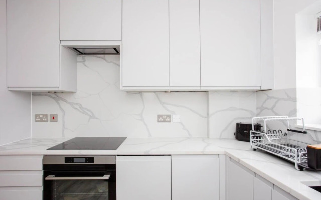 Designer 2 Bedroom Apartment in West London