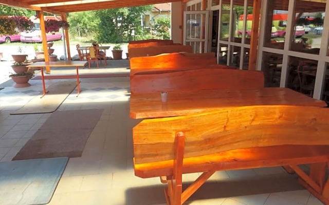 Rózsás Motel