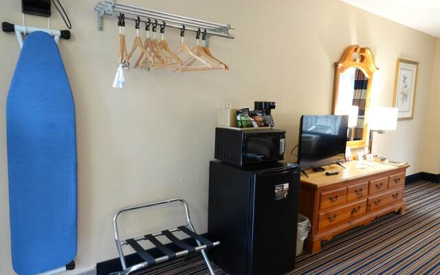 Family Inns of America