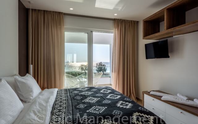 Villa Pelagia - Sea Front Villa Pelagia