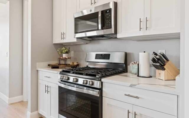 Family Desert Oasis 5 Bedroom Home