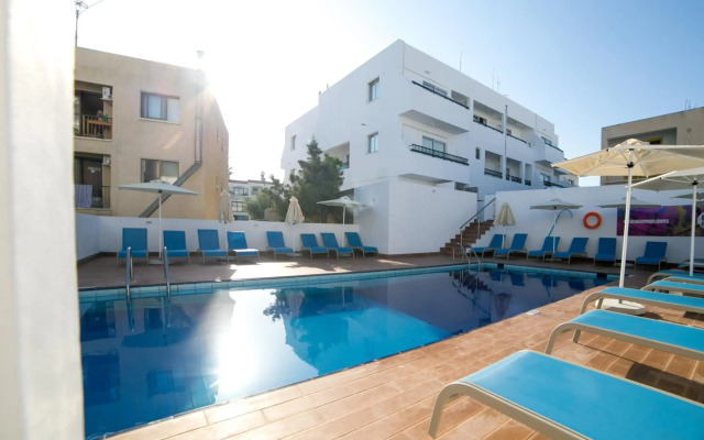 Flora Maria Hotel & Annex Apartments