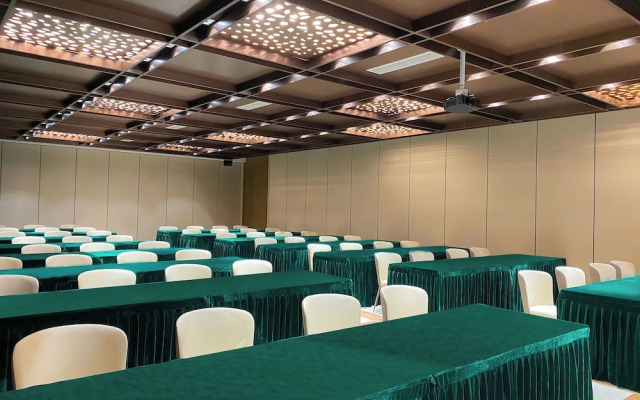 Donghu Resort Hotel