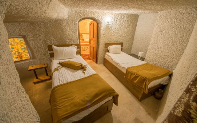 Elite Cave Suites