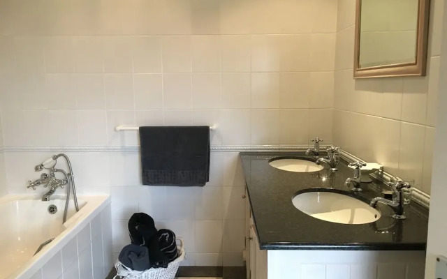 123 Ocean View Drive Apartment