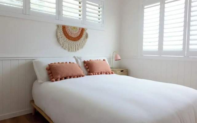 Tugun Retreat - 5BRM Home with Pool