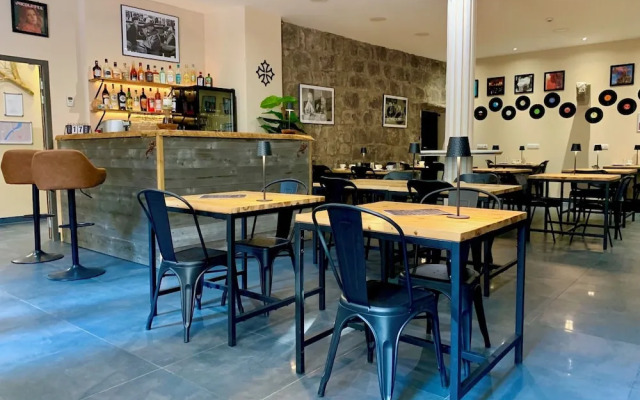 Logis Hotel Yseria - Historical Center