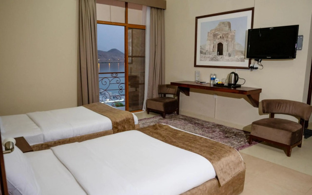 Al Ayjah Plaza Hotel