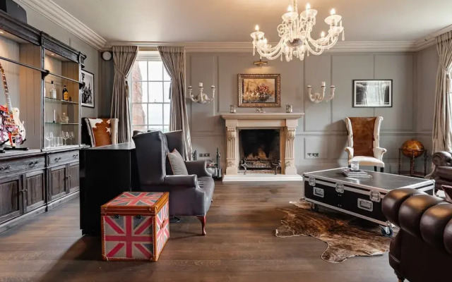 Host Stay Hillhampton House
