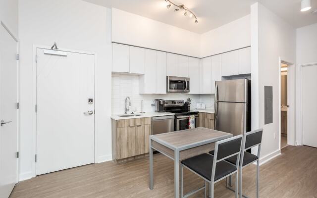 Luxury Apt Near Convcenter, Stadiums, & Harbor