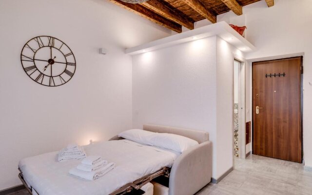 ? Cozy flat in front of Stazione Centrale ?