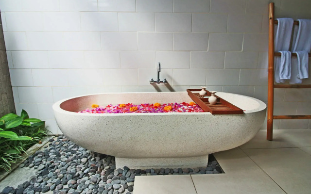 Solo Villas and Retreat