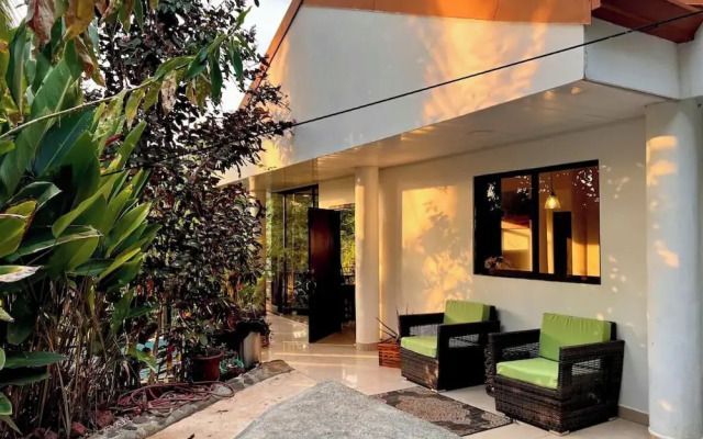 Beautiful private villa w private pool