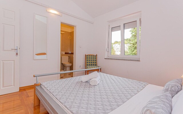 Stunning Apartment in Primosten With Jacuzzi, Wifi and 2 Bedrooms