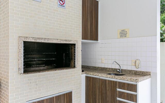 Apto com churrasqueira a 450m do mar RIC205