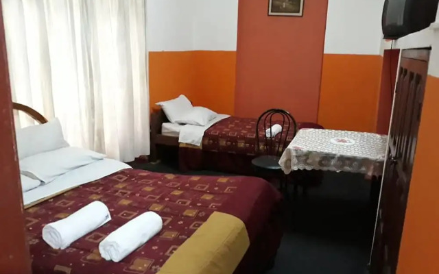 Hostal Castel WL